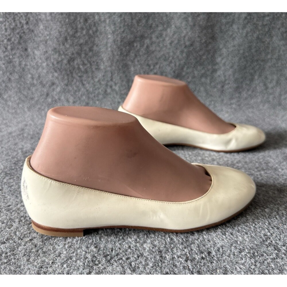Manolo Blahnik Patent Leather Slip-On Ballet Flat Round Toe Size 6 Ivory Italy